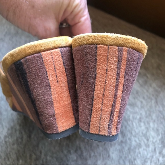 Charles David Testify kid suede in caramel color slip on sandal 2.5 heel size 7 - Picture 2 of 7